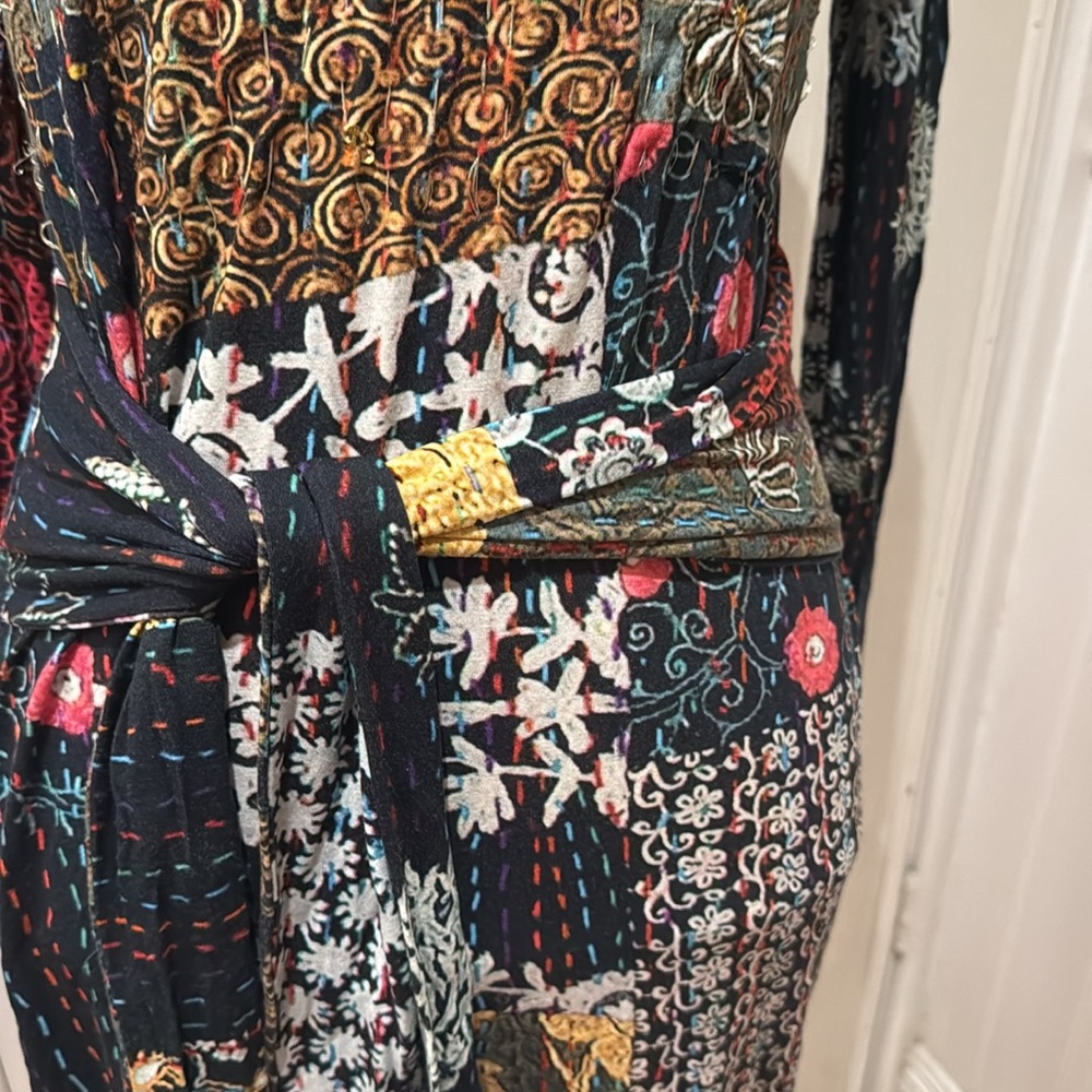 Amazing Desigual patchwork pattern dress w built in sash and gold thread accent - Picture 4 of 13